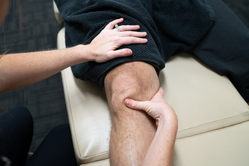 individual treating knee pain